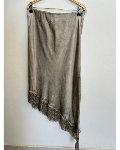 Falda satinada pico encaje