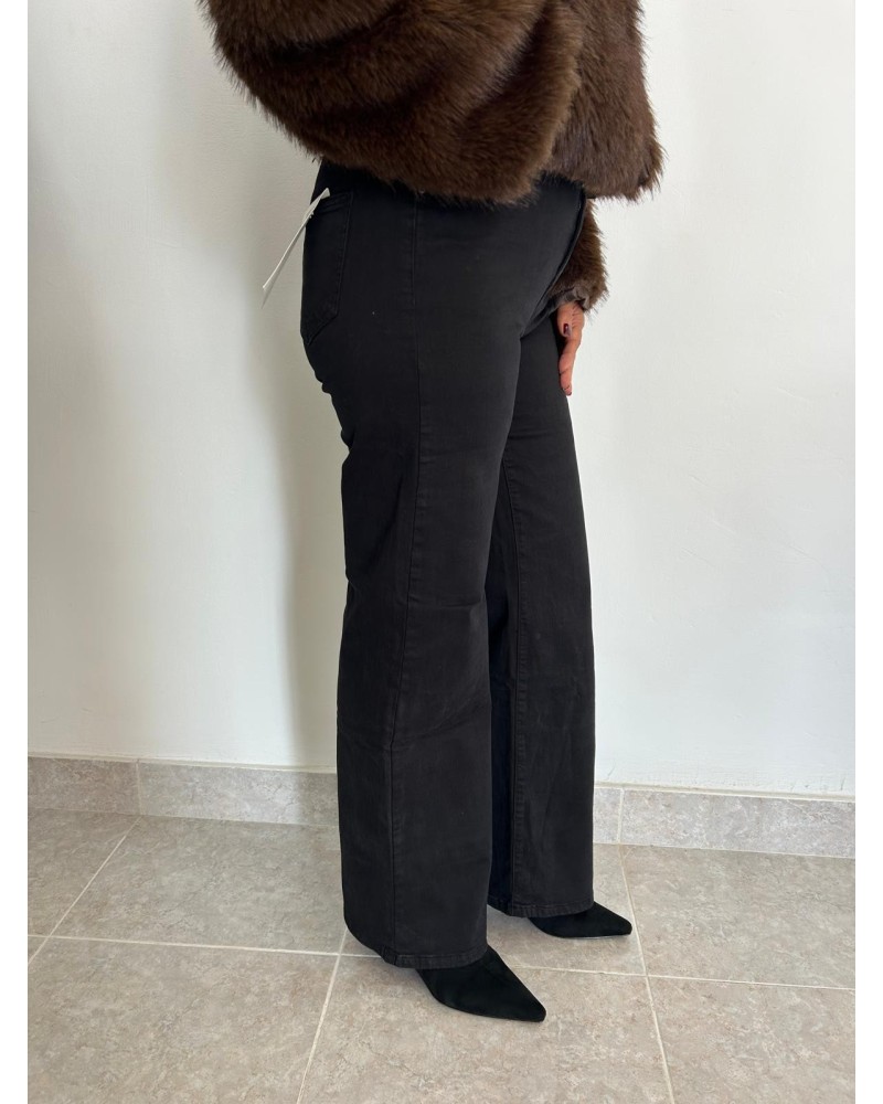 Vaquero negro de tiro alto