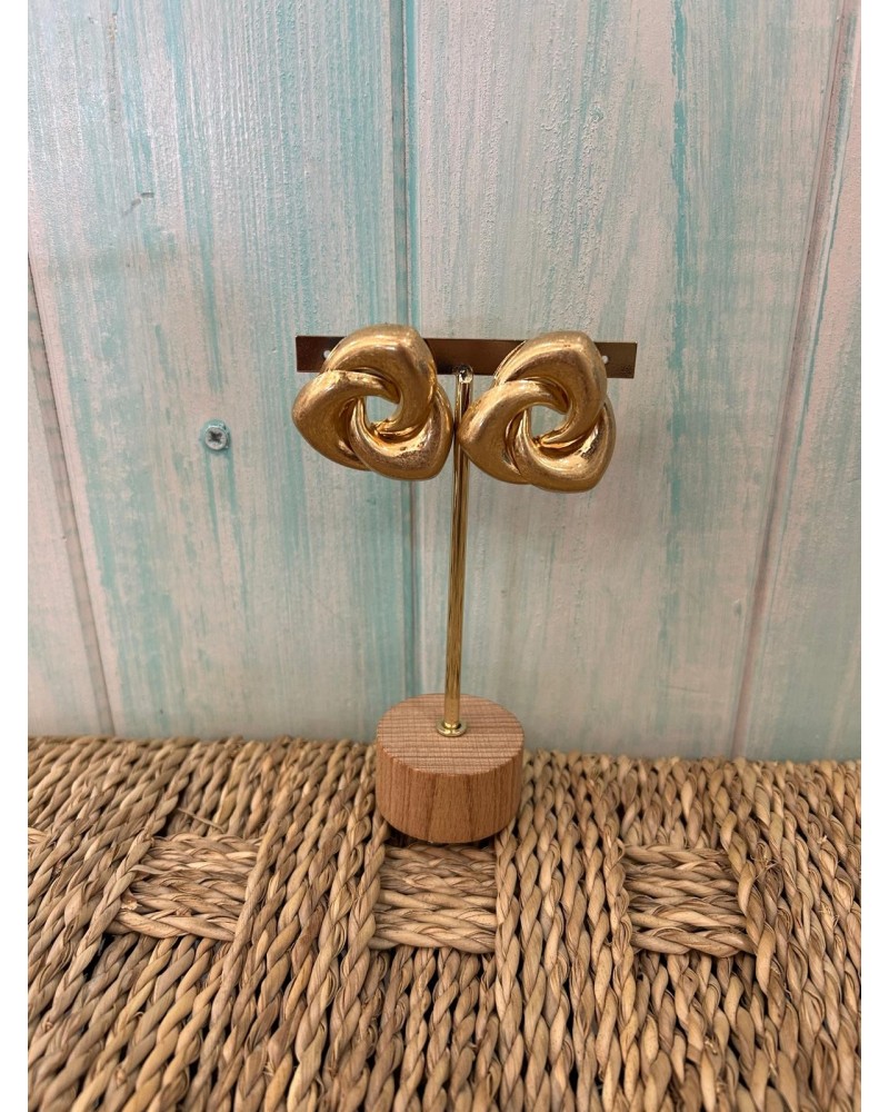 Pendiente retorcido dorado